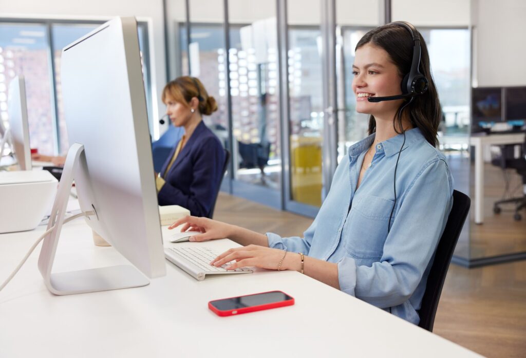 Femmes travaillant à un bureau